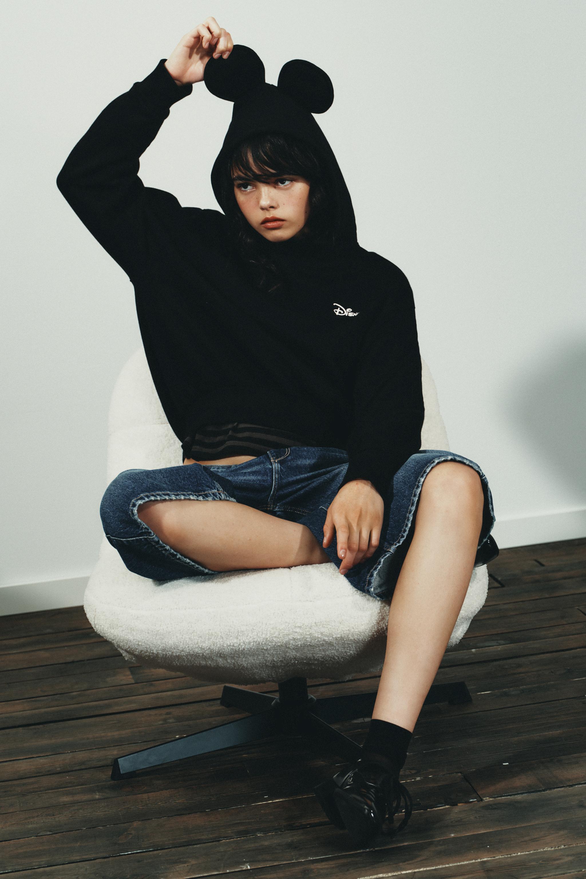 ©DISNEY TEXT SWEATSHIRT